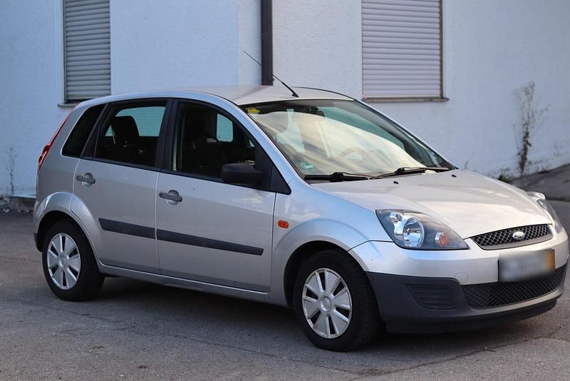Gebraucht Ford Fiesta 69 PS (50 kW) 2007 Silber Kleinwagen