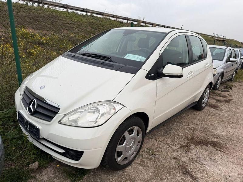 Weiß Gebraucht 2009 Mercedes A150 Limousine | 2.900 € (Guter Preis) - Bild 1/4