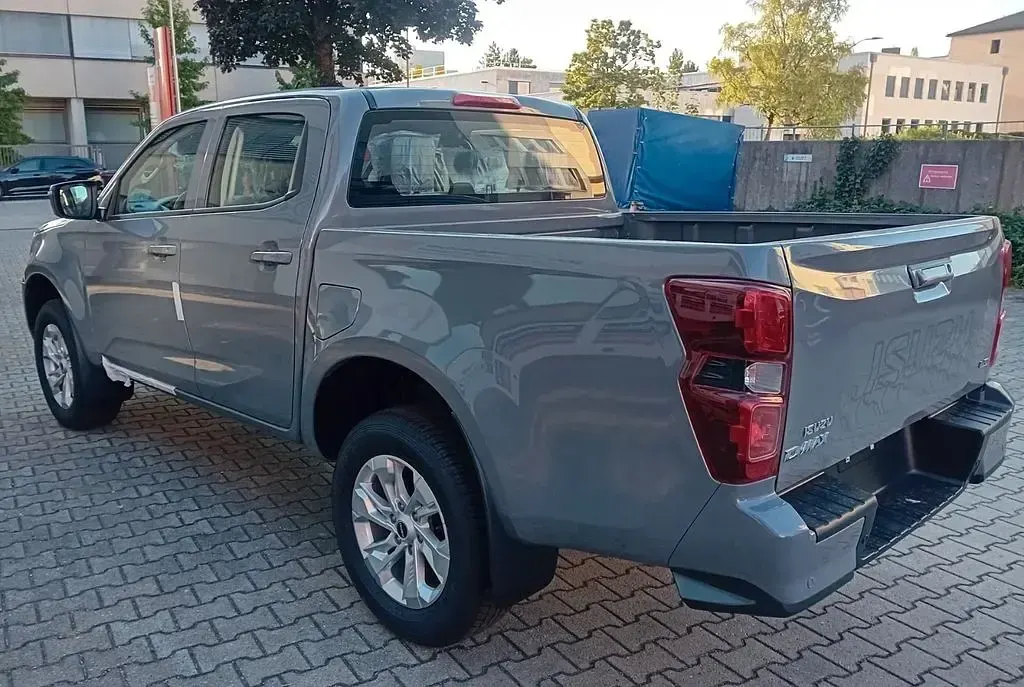 Neu Isuzu D-Max 163 PS (119 kW) 2026 Grau Pickup