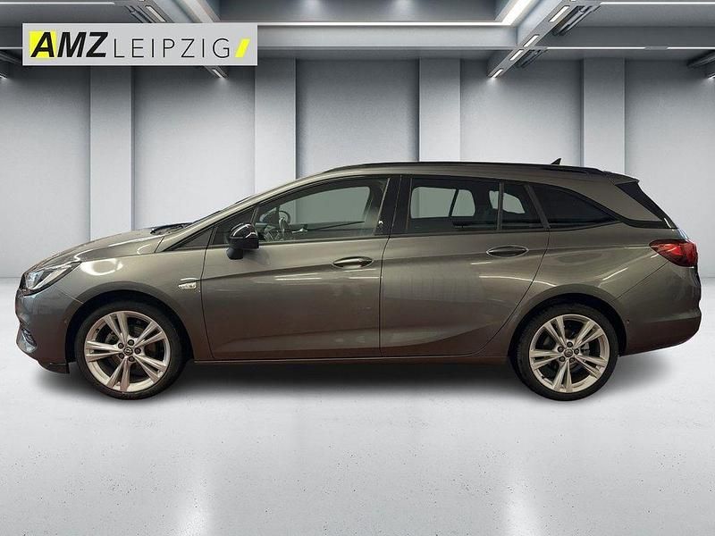 Quarz grau (metallic) Gebraucht 2021 Opel Astra Ultimate Kombi | 17.490 € (Fairer Preis) - Bild 1/4