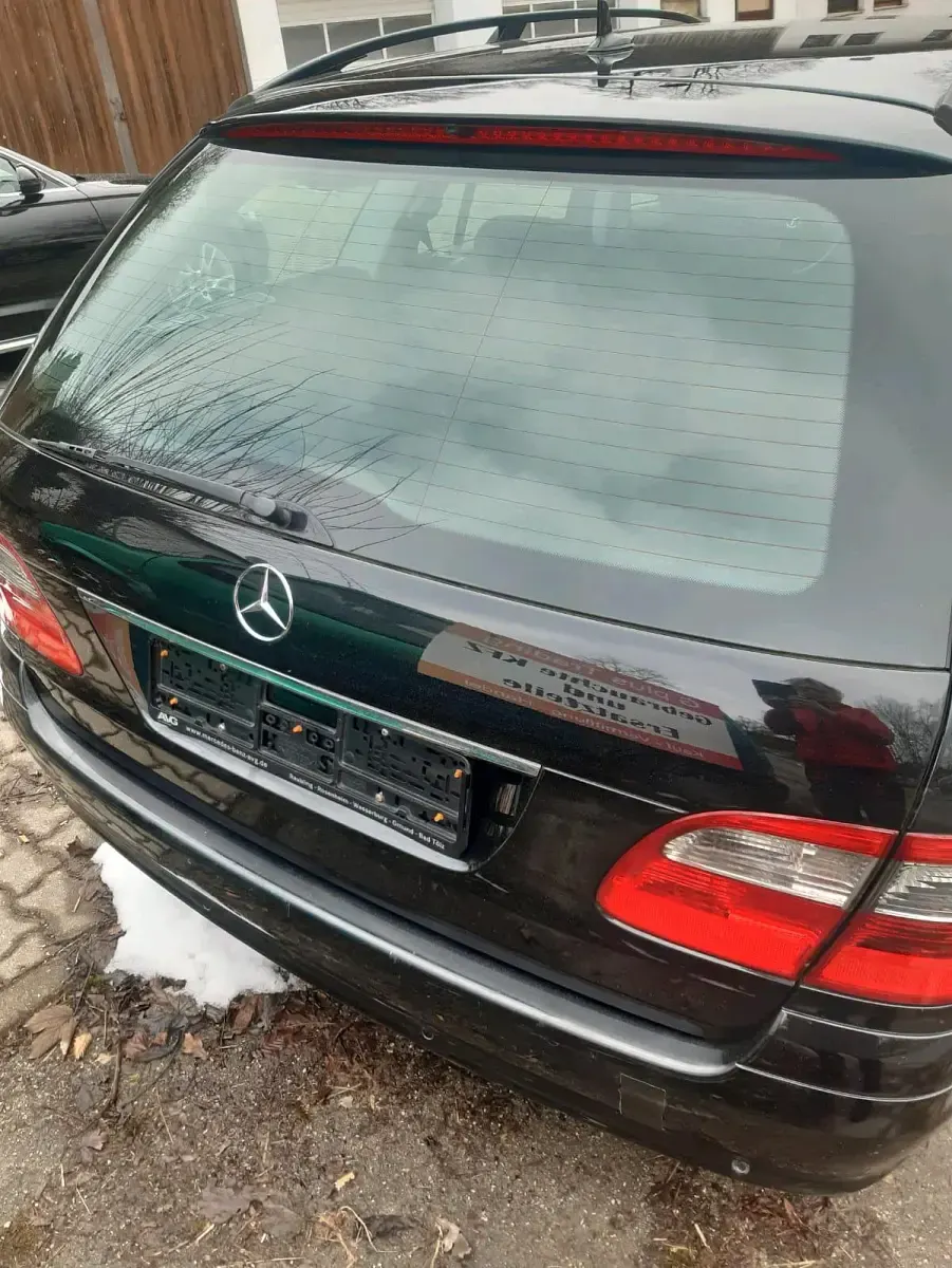 Second-hand Mercedes E200 180 CP (132 kW) 2008 Negru Break