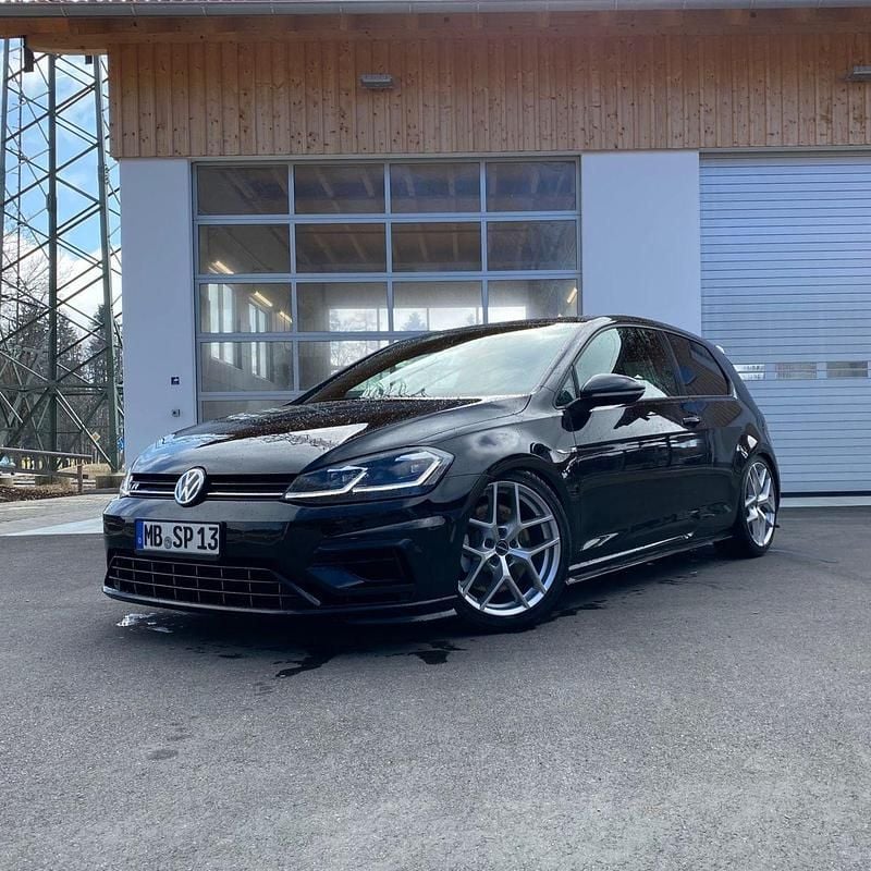 Schwarz Gebraucht 2018 VW Golf VII R Limousine | 24.899 € (Fairer Preis) - Bild 1/4