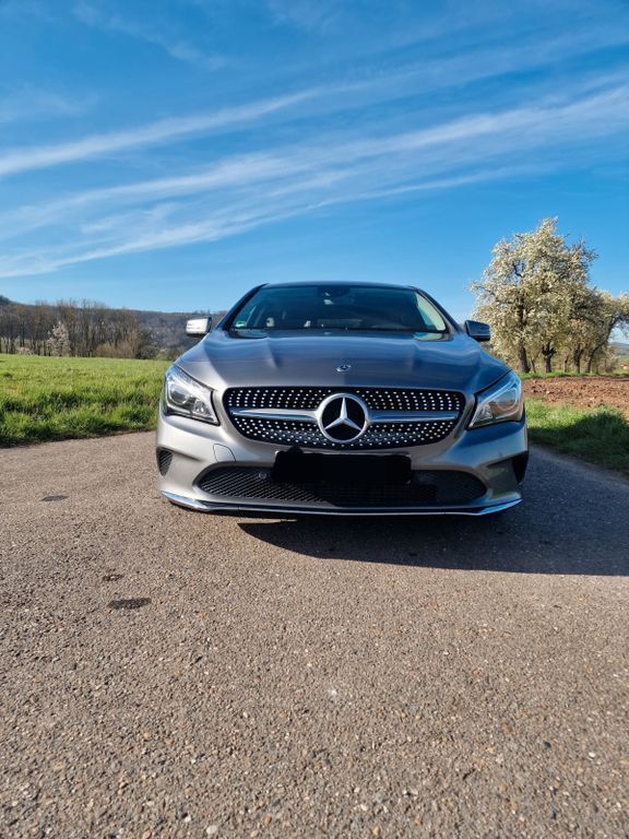 Grau Gebraucht 2018 Mercedes CLA220 Shooting Brake Kombi | 20.500 € (Fairer Preis) - Bild 1/4