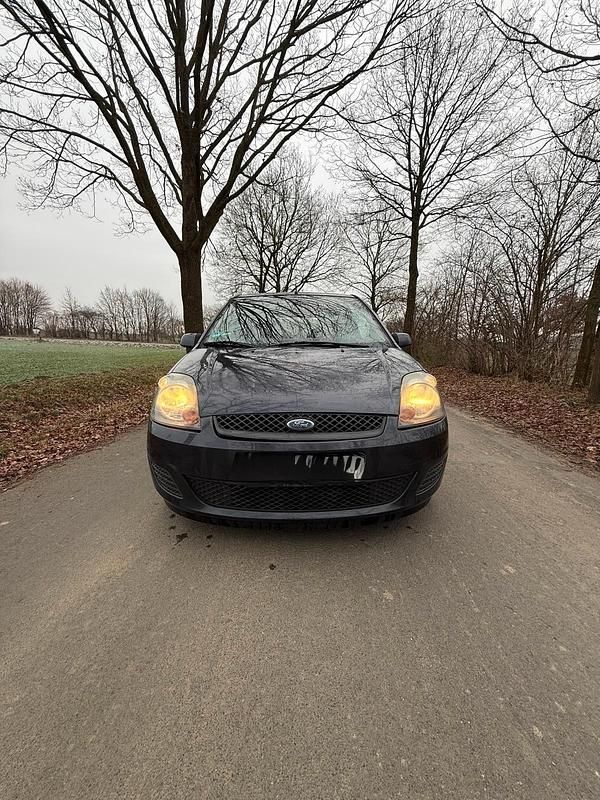 Gebraucht Ford Fiesta 60 PS (44 kW) 2008 Grau Kleinwagen