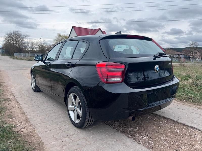 Gebraucht BMW 114 102 PS (75 kW) 2012 Schwarz Kleinwagen