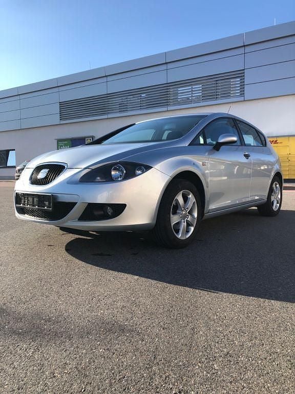 Grau Gebraucht 2008 Seat Leon Limousine | 3.799 € (Fairer Preis) - Bild 1/4