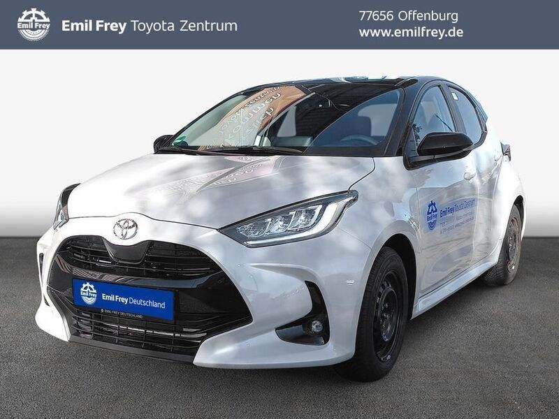 Weiß Gebraucht 2024 Toyota Yaris Hybrid Team Limousine | 24.990 € (Etwas zu teuer) - Bild 1/4