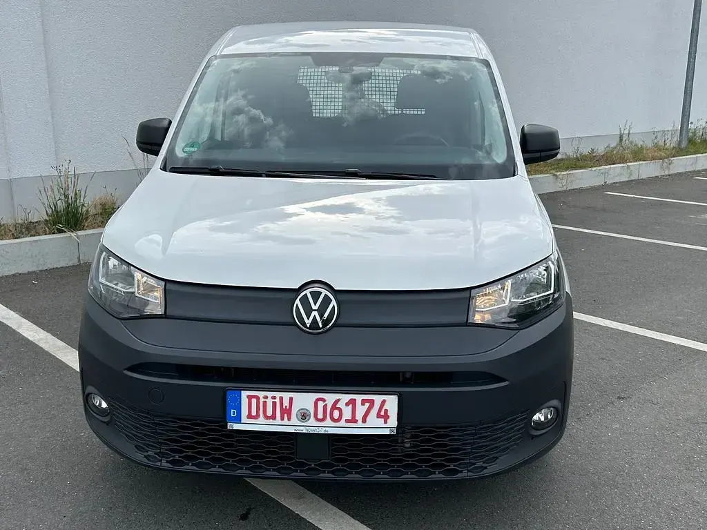 Gebraucht VW Caddy Basis 122 PS (89 kW) 2023 Weiß Van / Kleinbus