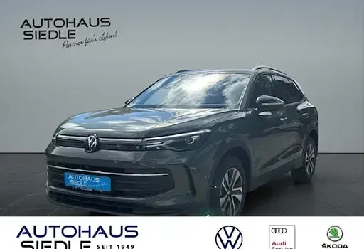 Neu VW Tiguan 150 PS (110 kW) 2026 Grün SUV