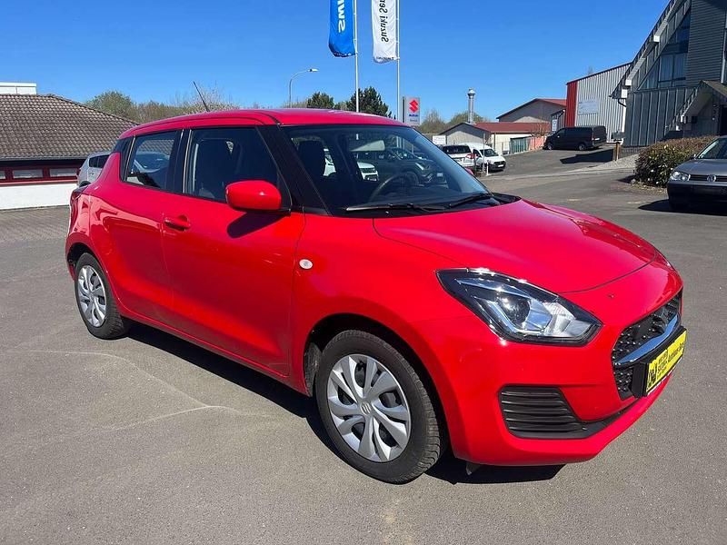 Gebraucht Suzuki Swift Basic 90 PS (66 kW) 2021 Rot Kleinwagen