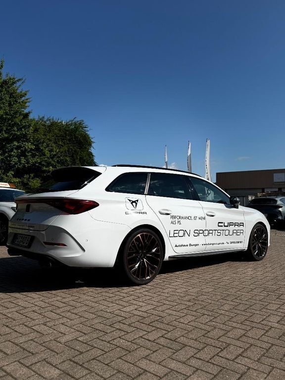 Weiß Gebraucht 2024 Cupra Leon VZ Limousine | 41.990 € (Teuer) - Bild 1/4
