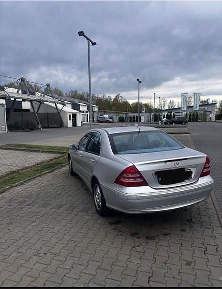 Andere farben Gebraucht 2003 Mercedes C200 Limousine | 3.350 € (Fairer Preis) - Bild 1/4