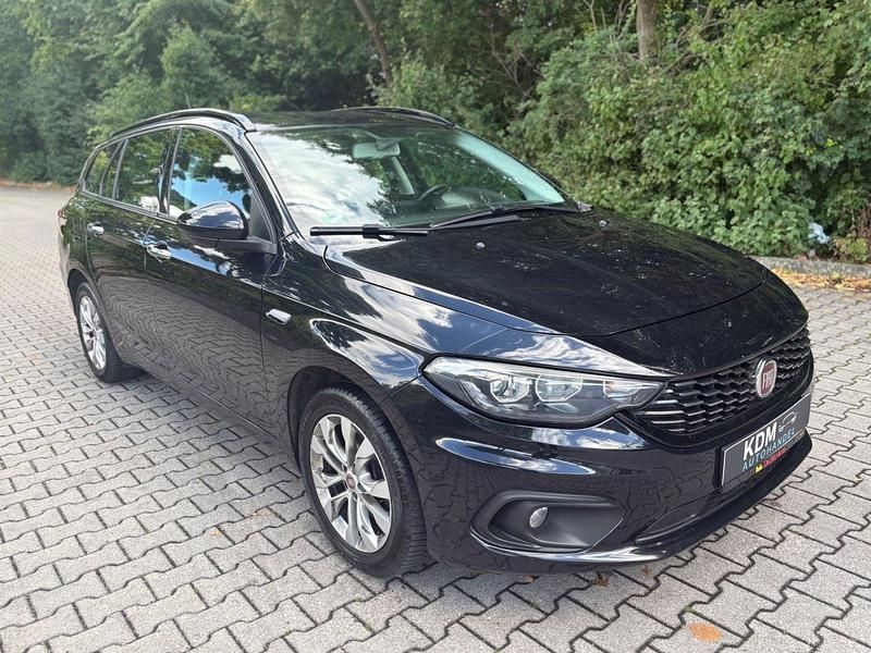 Schwarz Gebraucht 2017 Fiat Tipo Lounge Kombi | 7.990 € (Superpreis) - Bild 1/4