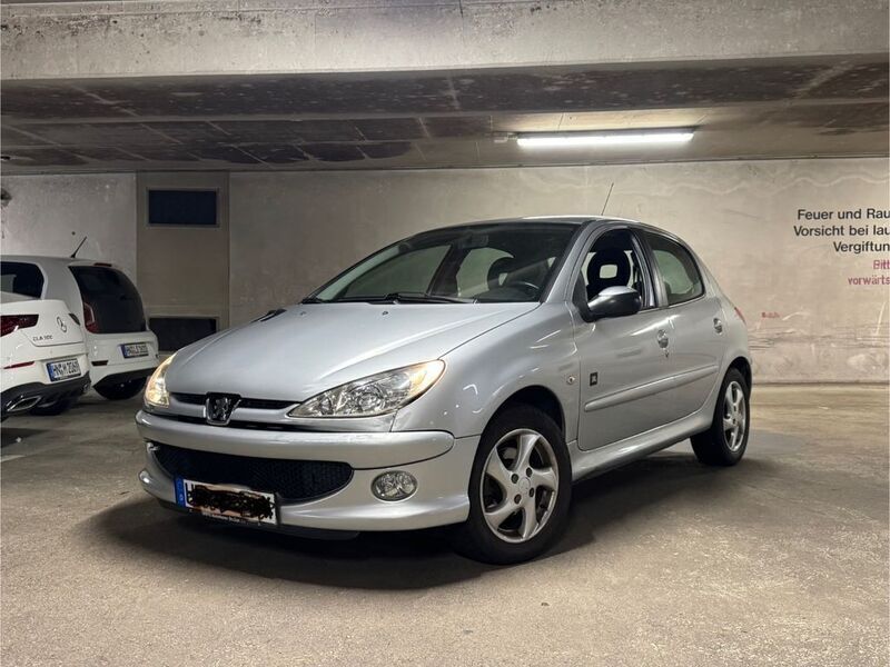 Silber Gebraucht 2007 Peugeot 206 S Limousine | 1.900 € (Guter Preis) - Bild 1/4