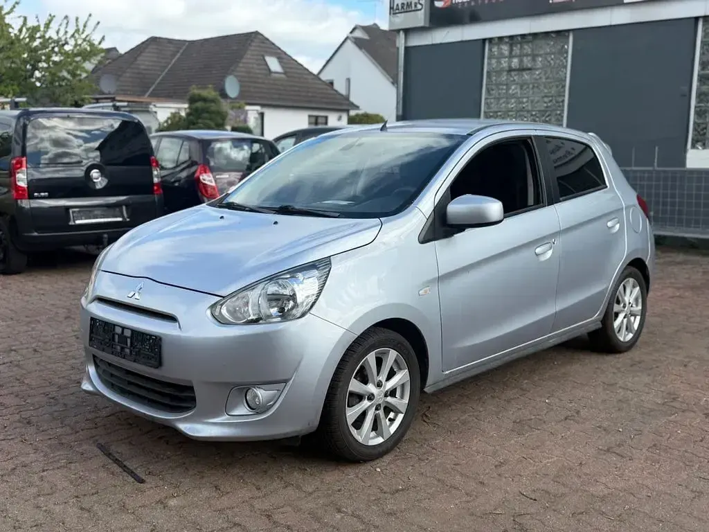 Gebraucht Mitsubishi Space Star 80 PS (58 kW) 2013 Silber Van / Kleinbus