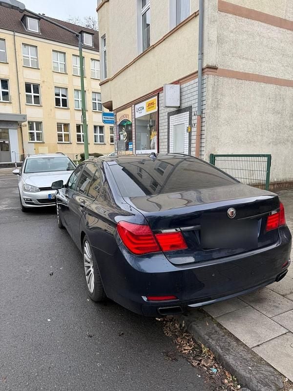 Gebraucht BMW 750 409 PS (300 kW) 2011 Blau Limousine