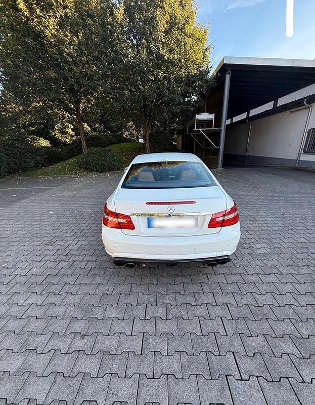 Gebraucht Mercedes E350 AMG 292 PS (214 kW) 2010 Weiß Coupé