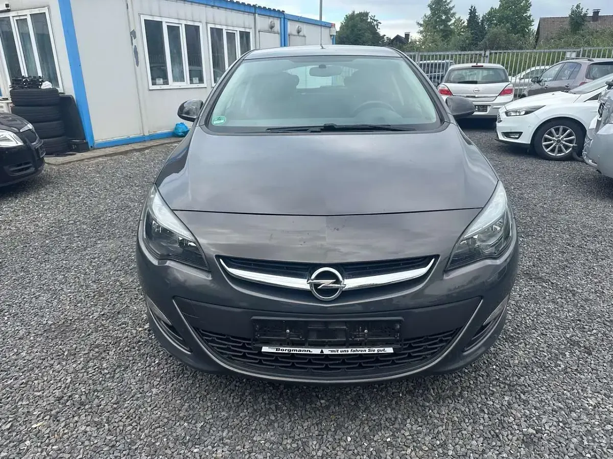 Gebraucht Opel Astra Selection 116 PS (85 kW) 2014 Plat.anthr./rogrey/0j:silbergr Kleinwagen