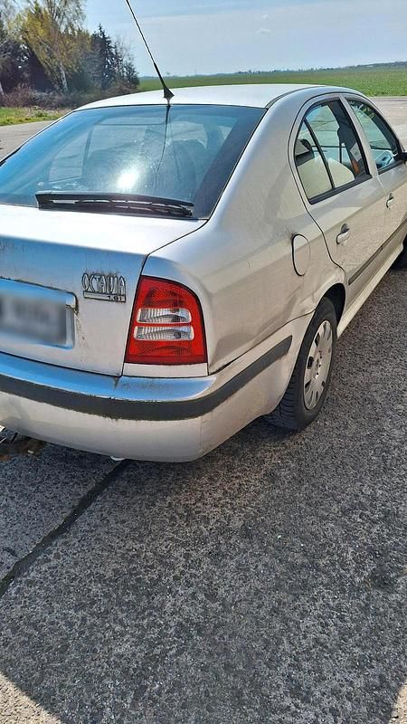 Second-hand Skoda Octavia 102 CP (75 kW) 2001 Argintiu Berlinǎ