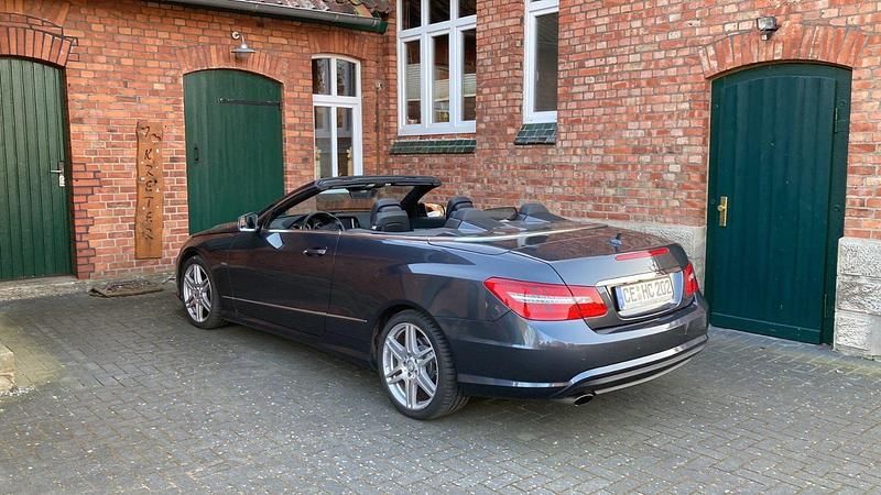 Grau Gebraucht 2011 Mercedes E250 Cabrio | 11.500 € (Superpreis) - Bild 1/4