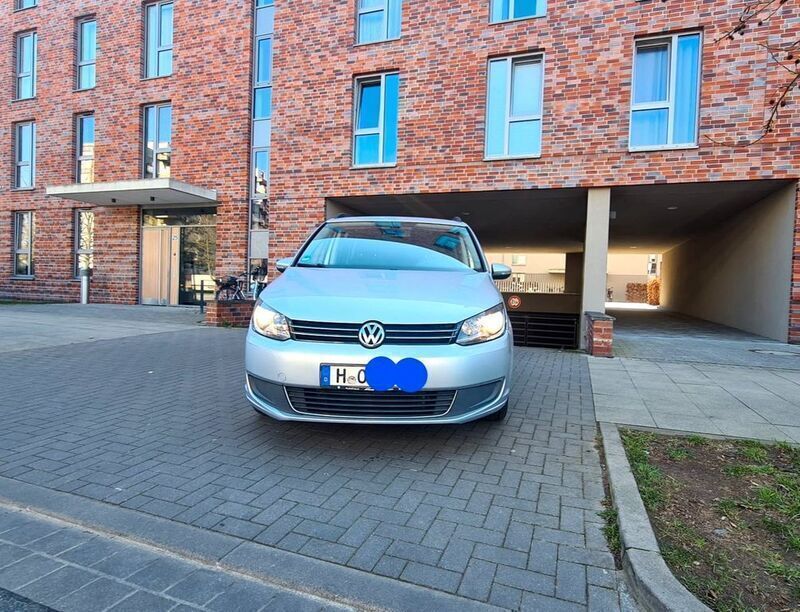 Silber Gebraucht 2011 VW Touran Van / Kleinbus | 5.200 € (Guter Preis) - Bild 1/4