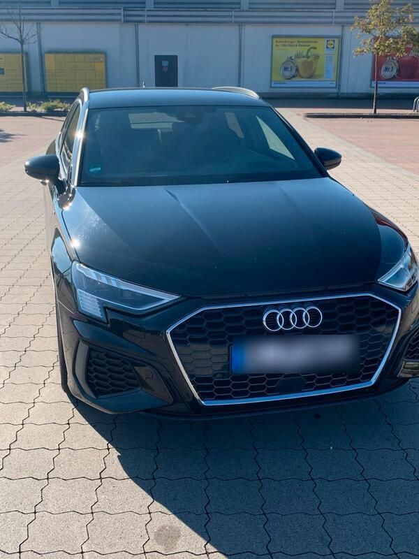 Schwarz Gebraucht 2021 Audi A3 Sportback e-tron S-Line Limousine | 25.000 € (Guter Preis) - Bild 1/4