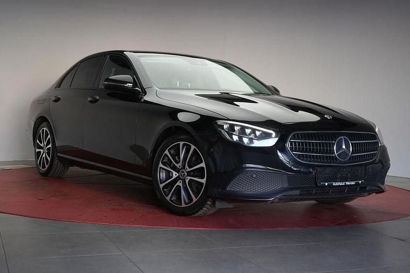 Schwarz Gebraucht 2022 Mercedes E220 Limousine | 31.990 € (Fairer Preis) - Bild 1/4