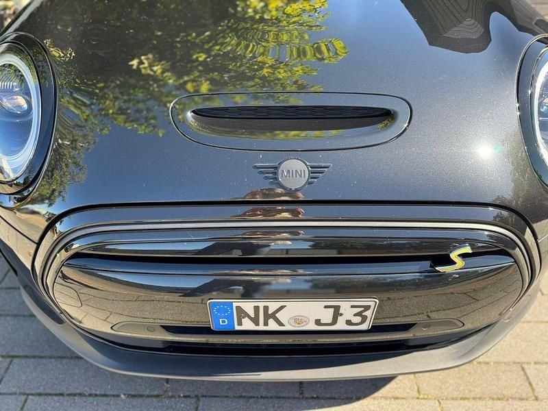Gebraucht Mini Cooper SE 135 kW (184 PS) 2023 Schwarz Kleinwagen