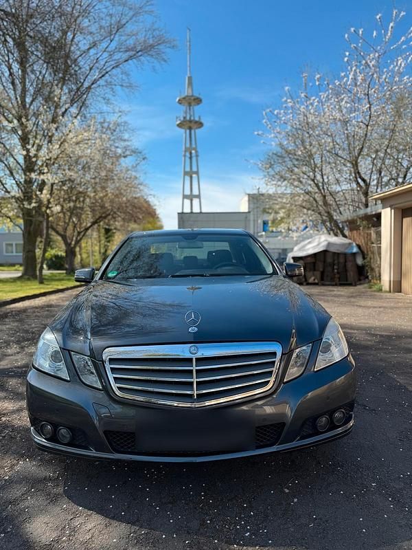 Gebraucht Mercedes E220 170 PS (125 kW) 2009 Grau Limousine