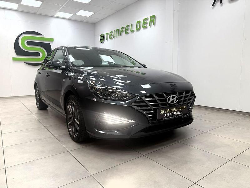 Schwarz Gebraucht 2023 Hyundai i30 Trend Limousine | 15.990 € (Fairer Preis) - Bild 1/4