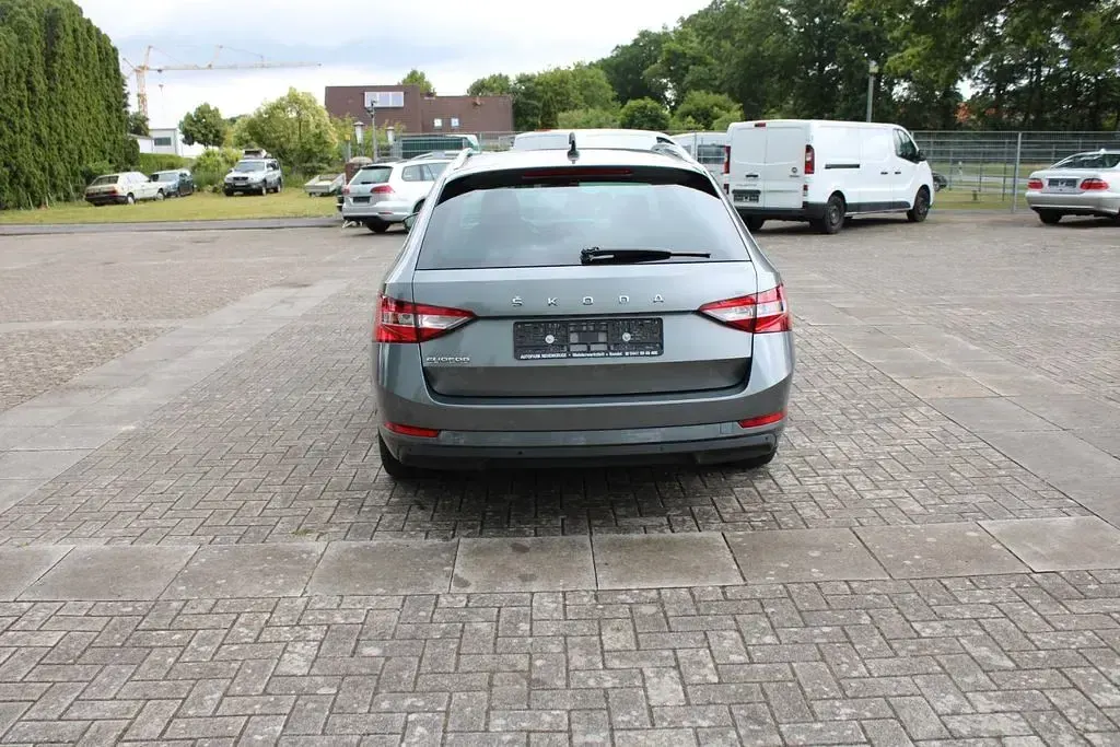 Gebraucht Skoda Superb Ambition 150 PS (110 kW) 2022 Grau Kombi