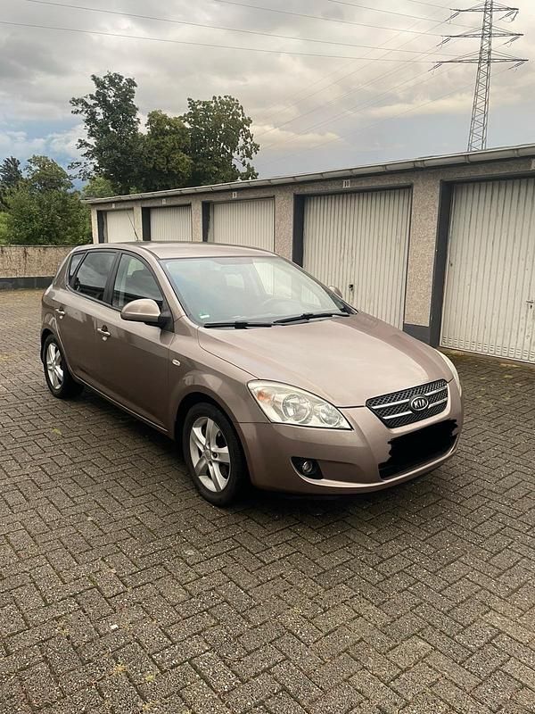 Andere farben Gebraucht 2009 Kia Ceed Kleinwagen | 1.900 € (Guter Preis) - Bild 1/4