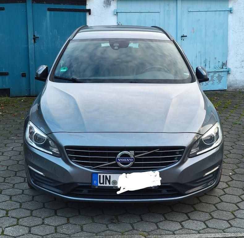 Grau Gebraucht 2016 Volvo V60 Business Edition Kombi | 7.500 € (Guter Preis) - Bild 1/4
