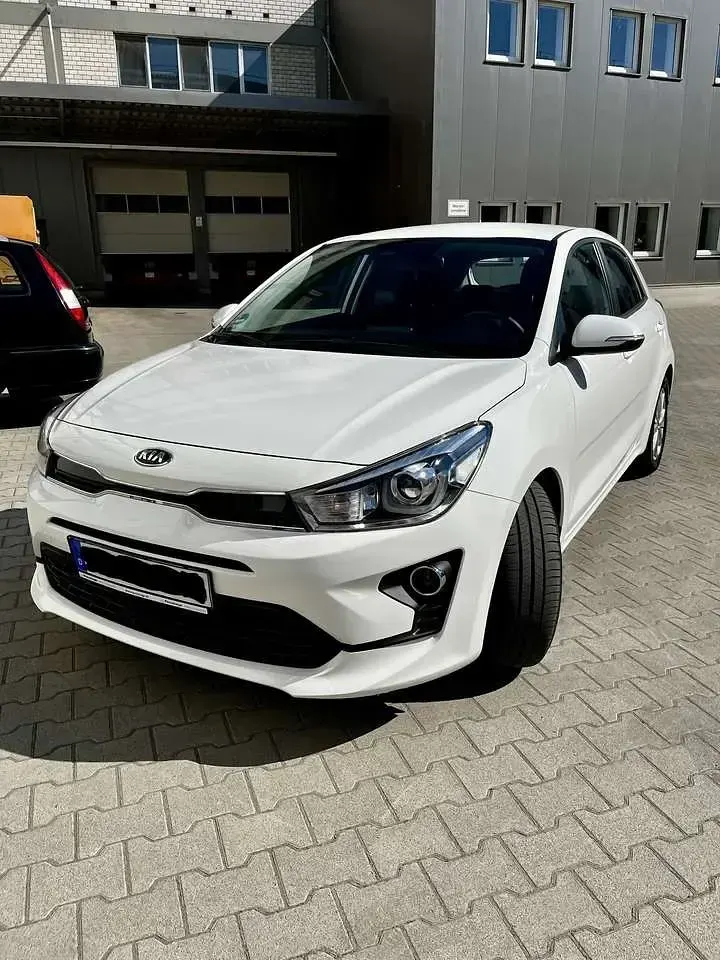 Gebraucht Kia Rio Vision 101 PS (74 kW) 2021 Weiß Limousine