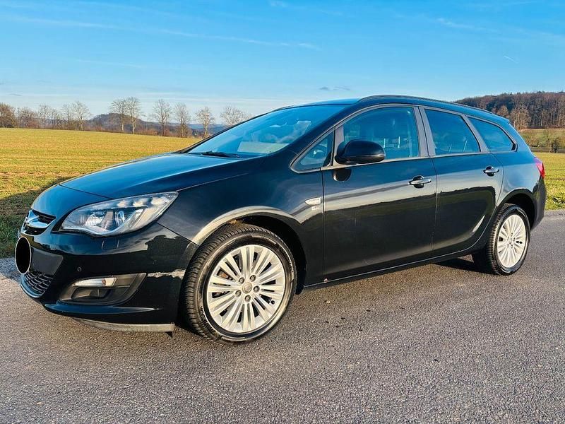 Gebraucht Opel Astra Edition 131 PS (96 kW) 2012 Schwarz Kombi