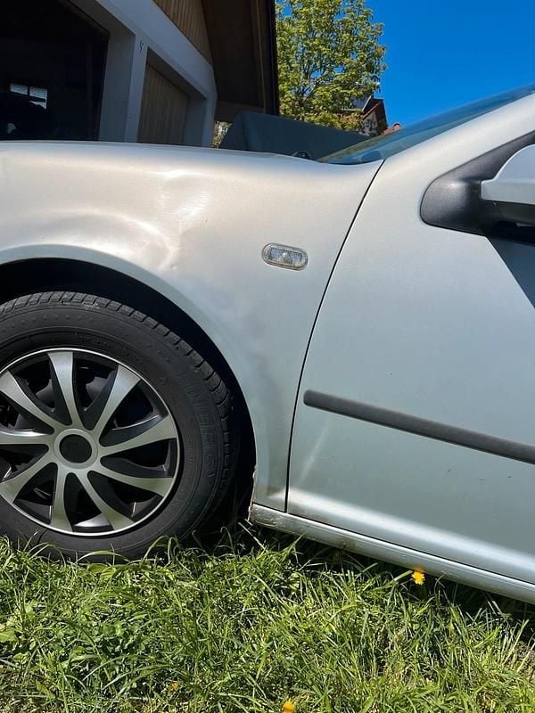 Usata VW Golf IV 101 CV (74 kW) 2000 Argento Berlina