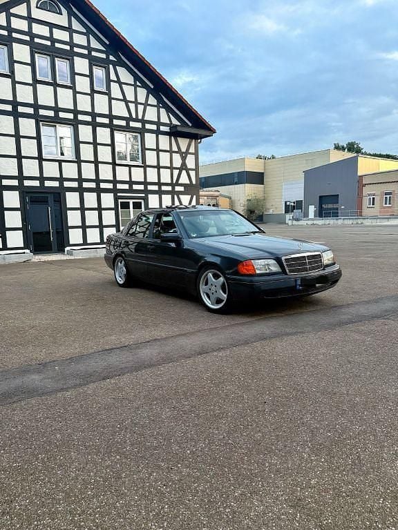 Grau Gebraucht 1995 Mercedes C180 AMG Limousine | 3.650 € - Bild 1/4