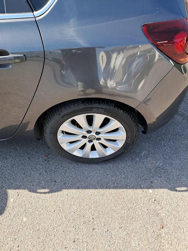 Gebraucht Opel Astra Edition 101 PS (74 kW) 2010 Andere farben Limousine