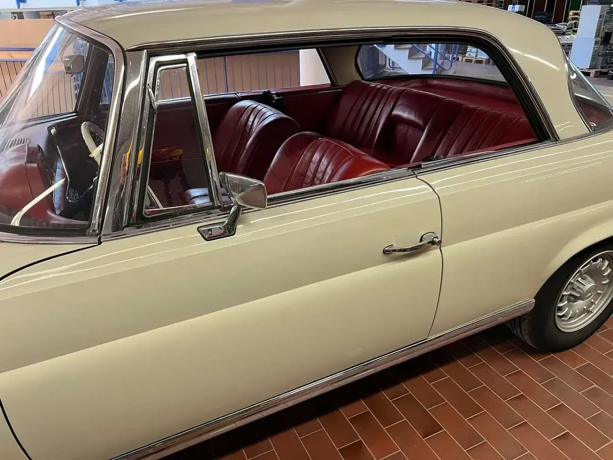 Gebraucht Mercedes W111 160 PS (117 kW) 1968 Weiß Coupé