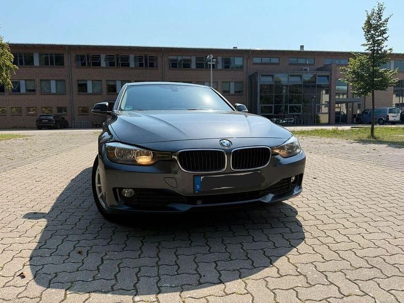 Grau Gebraucht 2014 BMW 320 Kombi | 6.400 € (Superpreis) - Bild 1/4