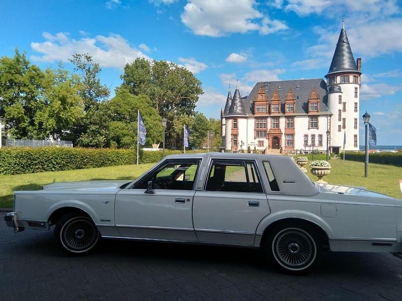 Weiß Gebraucht 1982 Lincoln Town Car Limousine | 14.400 € - Bild 1/4