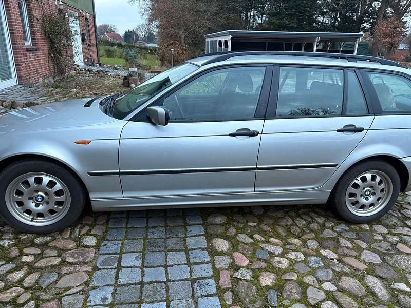 Silber Gebraucht 2005 BMW 320 Kombi | 2.700 € (Guter Preis) - Bild 1/3