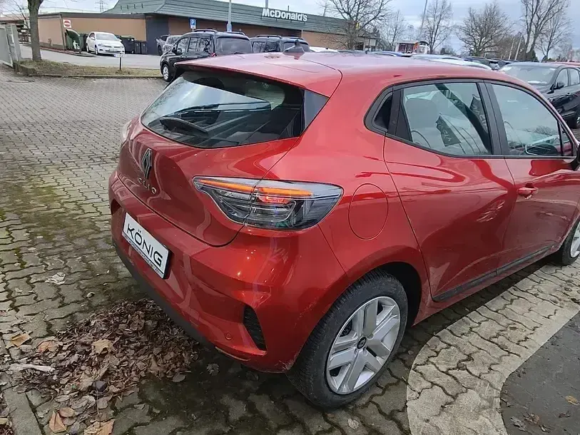 Używany Renault Clio V Evolution 67 KM (49 kW) 2024 Czerwony Sedan/Limuzyna