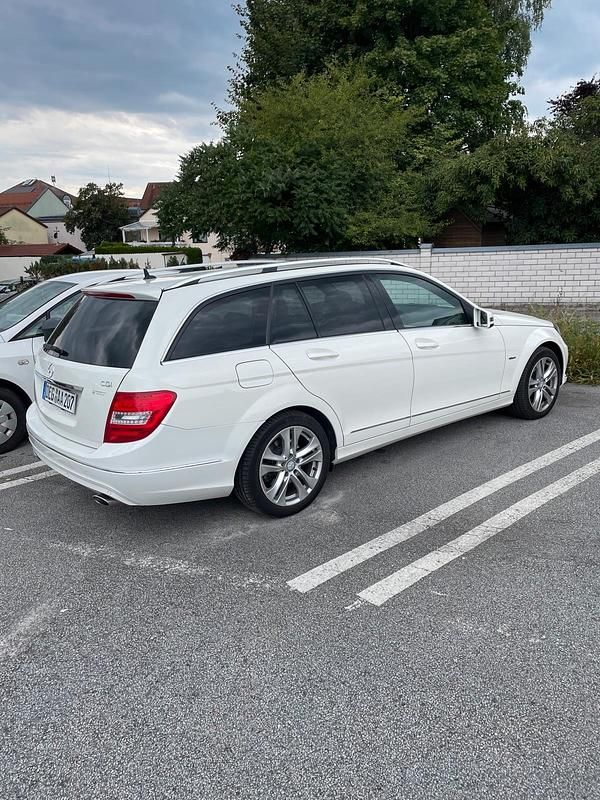 Weiß Gebraucht 2011 Mercedes C350 Avantgarde Kombi | 10.600 € (Fairer Preis) - Bild 1/4