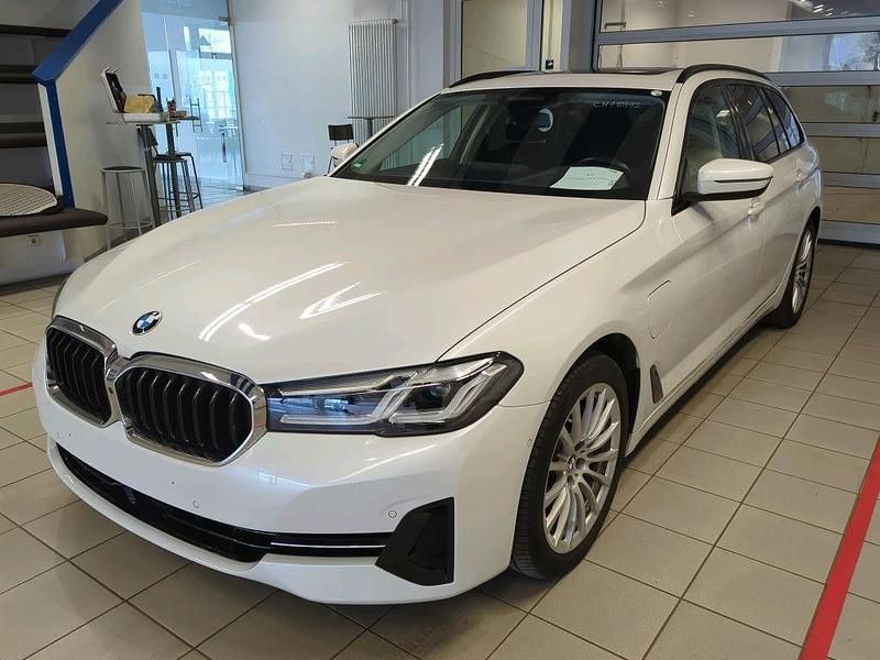 Gebraucht BMW 530e Shadowline 292 PS (214 kW) 2021 Weiß Kombi