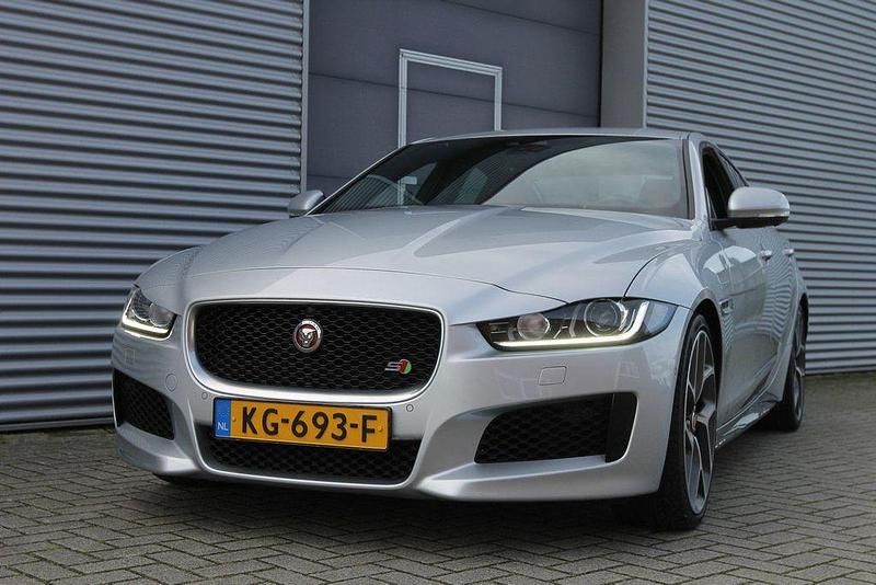 Gebraucht Jaguar XE S 340 PS (250 kW) 2015 Silber Limousine