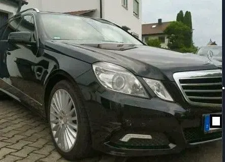Gebraucht Mercedes E300 Avantgarde 204 PS (150 kW) 2010 Schwarz Limousine
