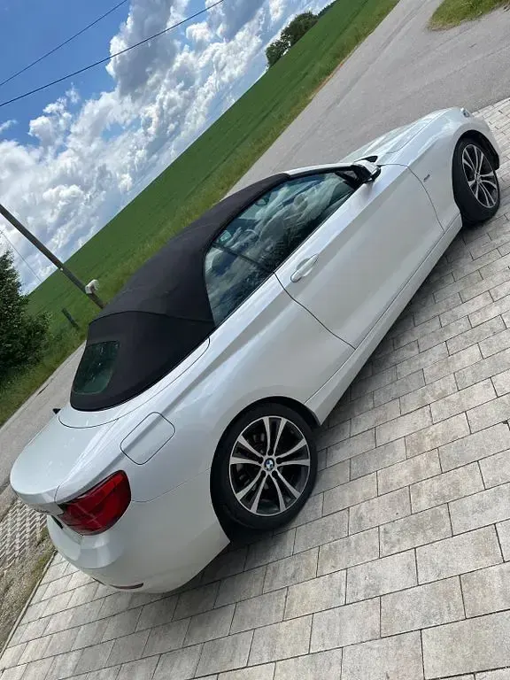 Gebraucht BMW 220 Performance 190 PS (139 kW) 2015 Weiß Cabrio