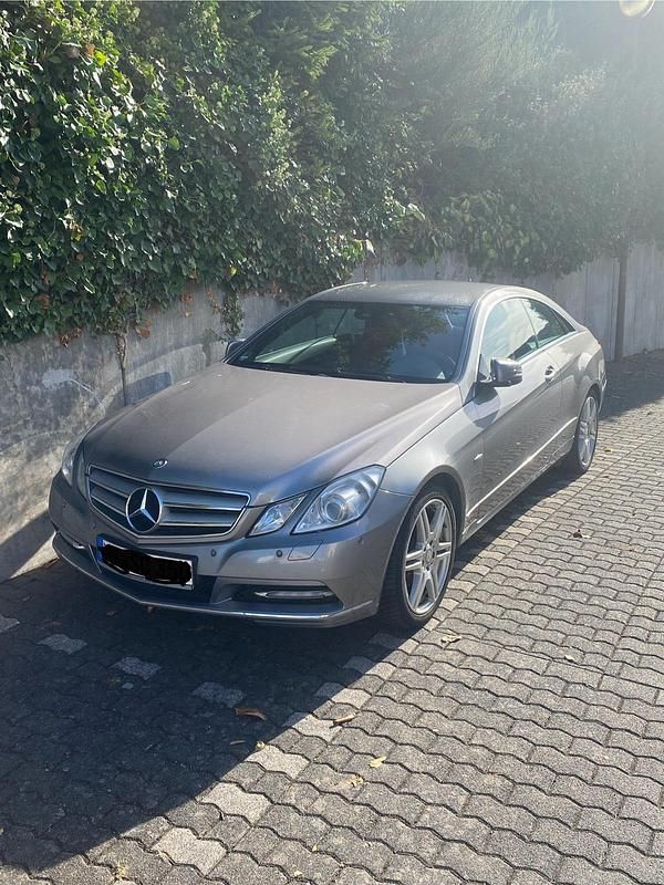 Gebraucht Mercedes E350 Avantgarde 265 PS (194 kW) 2011 Silber Coupé