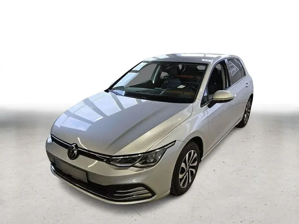 Second-hand VW Golf VIII Active 131 CP (96 kW) 2022 Argintiu Berlinǎ